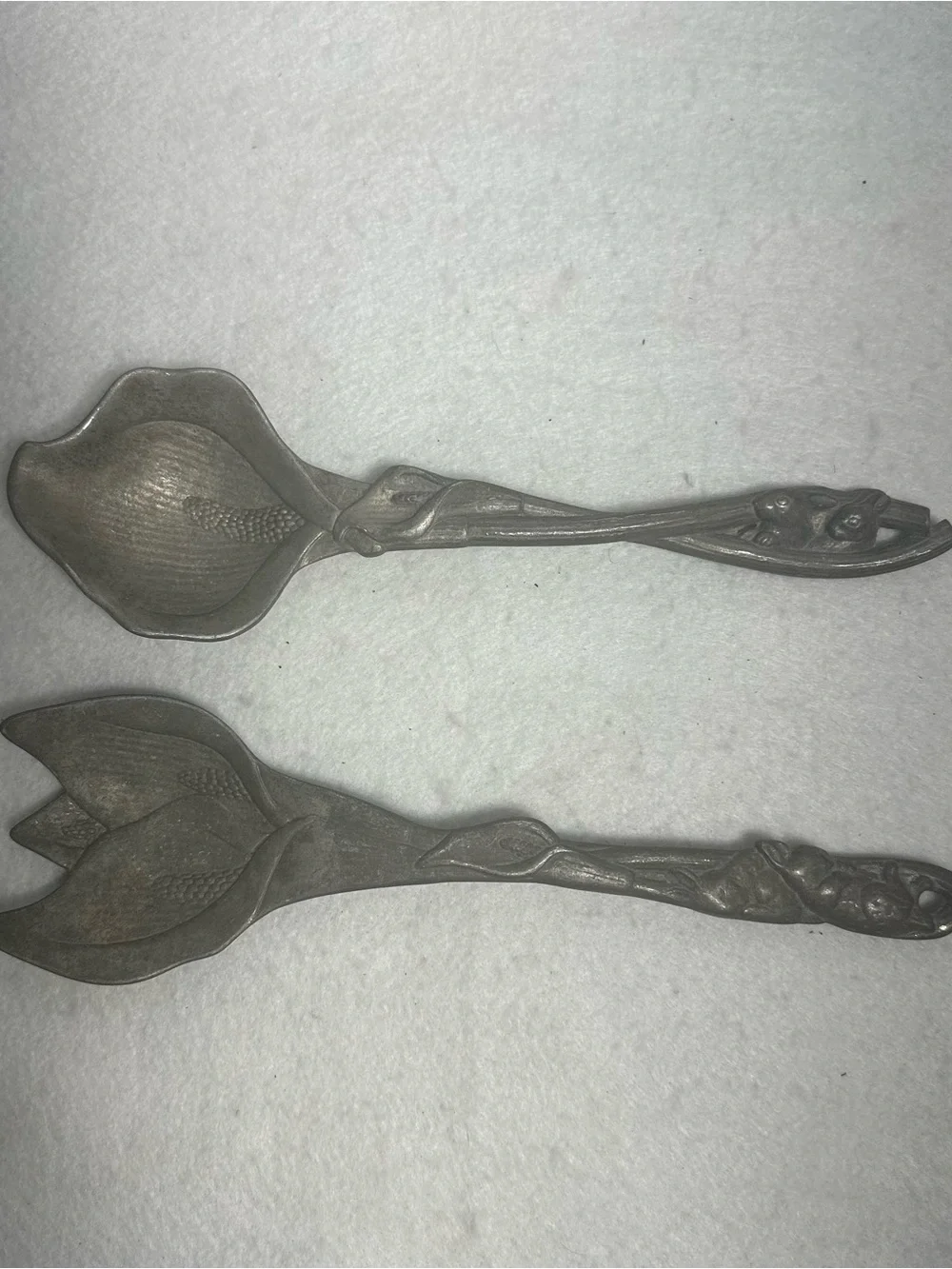 Antique-Style Floral Serving Tongs in Pewter Tone Arthur